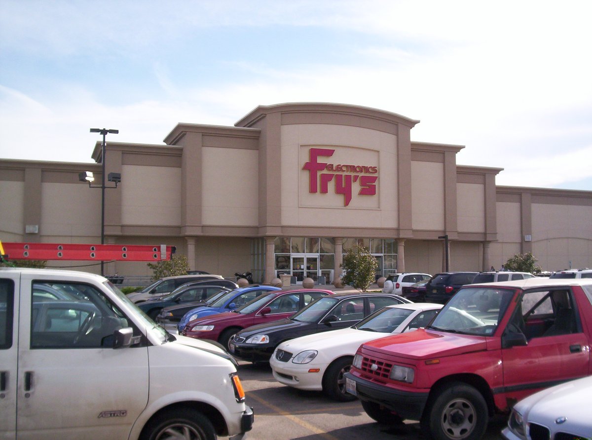 Downers Grove, IL - Dosiero:Fry's Electronics in Downers Grove, Illinois.jpg - Vikipedio
